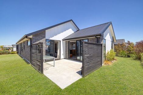 Photo of property in 2 Lion Place, Papamoa, 3118