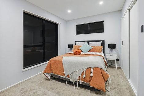 Photo of property in 1 Tacitus Place, Totara Vale, Auckland, 0629