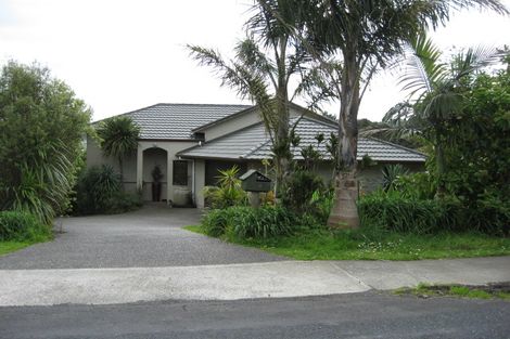 Photo of property in 4 Twin Wharf Road, Herald Island, Auckland, 0618