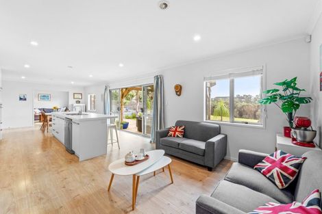 Photo of property in 54 Roberts Road, Matakatia, Whangaparaoa, 0930