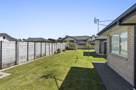 Photo of property in 5 Links Drive, Waiwhakaiho, New Plymouth, 4312