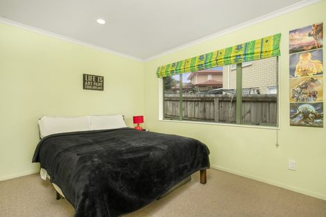 Photo of property in 2/17 Chevis Place, Pakuranga, Auckland, 2010