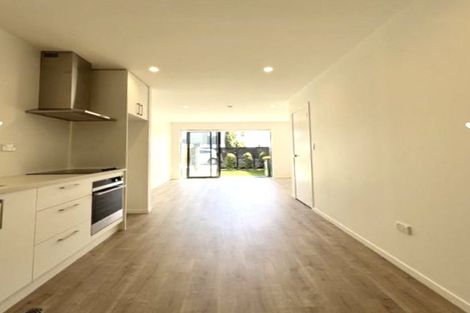 Photo of property in 14/12 Tawa Road, Te Atatu Peninsula, Auckland, 0610