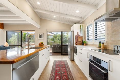 Photo of property in 202 Beverley Terrace, Whangamata, 3620