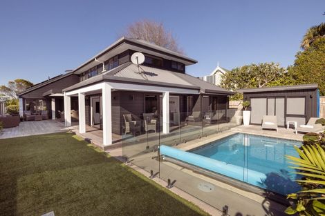 Photo of property in 253 Devonport Road, Tauranga, 3110