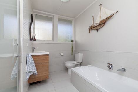 Photo of property in 80 Renown Road, Raumati South, Paraparaumu, 5032