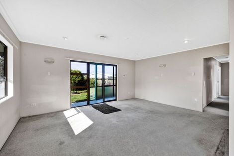 Photo of property in 27 Tiverton Crescent, Whalers Gate, New Plymouth, 4310