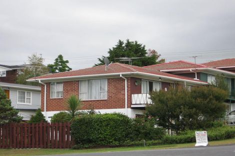 Photo of property in 2/3 Butterworth Drive, Glendene, Auckland, 0602