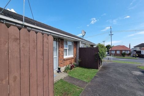Photo of property in 2/86 Carruth Road, Papatoetoe, Auckland, 2025
