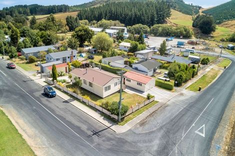 Photo of property in 24 Halsey Street, Clinton, 9534