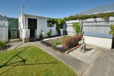 Photo of property in 141 Macandrew Road, South Dunedin, Dunedin, 9012