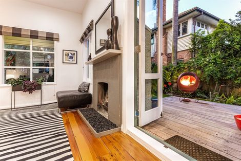 Photo of property in 1/50 Vauxhall Road, Devonport, Auckland, 0624