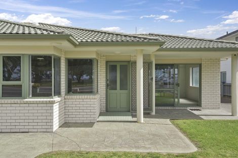 Photo of property in 1/256 Hibiscus Coast Highway, Orewa, 0931