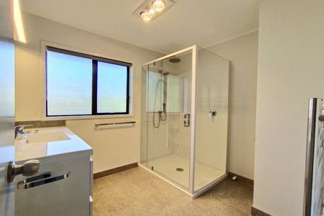 Photo of property in 2/11 Taharoto Road, Takapuna, Auckland, 0622