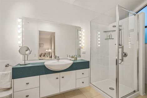 Photo of property in 110 Seaview Road, Glenfield, Auckland, 0629