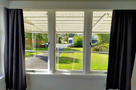 Photo of property in 7 Neil Avenue, Te Atatu Peninsula, Auckland, 0610