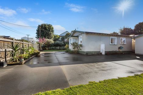 Photo of property in 39 Belt Road, Moturoa, New Plymouth, 4310