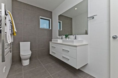 Photo of property in 10 Whaley Greens, Silverdale, 0932