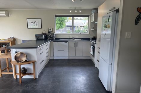 Photo of property in 23 Kereru Street, Two Mile Bay, Taupo, 3330