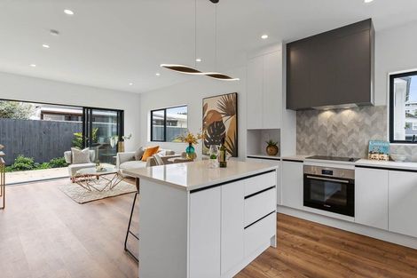 Photo of property in 2/81 Vodanovich Road, Te Atatu South, Auckland, 0610