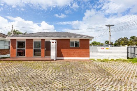 Photo of property in 247a Glenfield Road, Hillcrest, Auckland, 0627