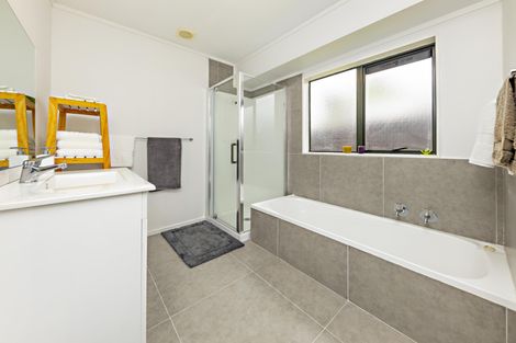 Photo of property in 34 Horlicks Place, Randwick Park, Auckland, 2105