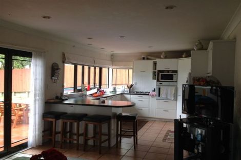 Photo of property in 1 Pistachio Place, Goodwood Heights, Auckland, 2105