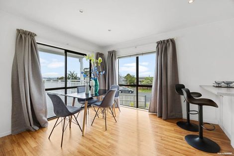 Photo of property in 48 West Harbour Drive, West Harbour, Auckland, 0618