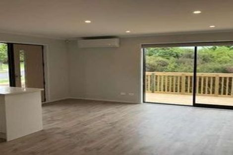 Photo of property in 1 Kittiwake Drive, Schnapper Rock, Auckland, 0632