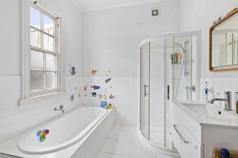 Photo of property in 32 Stanley Street, Berhampore, Wellington, 6023