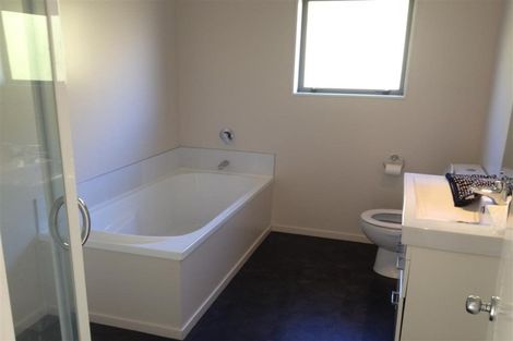 Photo of property in 14 Gifford Grove, Churton Park, Wellington, 6037