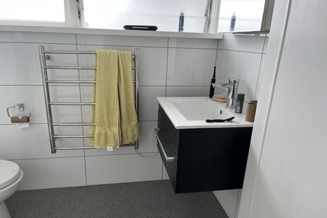 Photo of property in 54 Howard Road, Northcote, Auckland, 0627