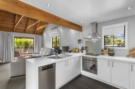 Photo of property in 12 Heretaunga Square, Silverstream, Upper Hutt, 5019