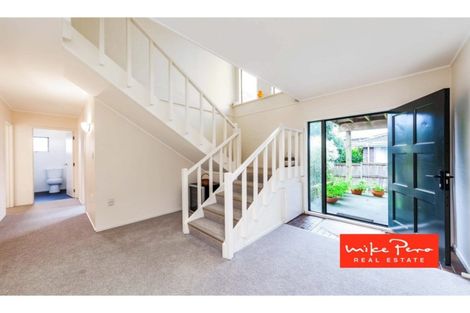 Photo of property in 7 Pokapu Street, Titirangi, Auckland, 0600