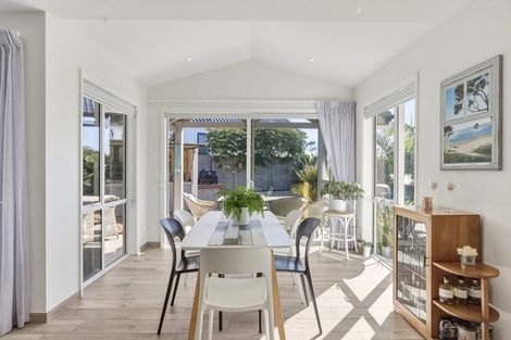Photo of property in 15 Odlin Lane, Red Beach, 0932