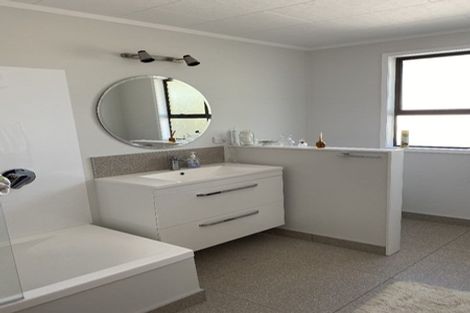 Photo of property in 40 Queens Road, Waikanae Beach, Waikanae, 5036