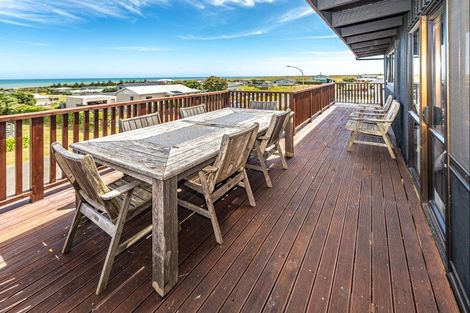Photo of property in 14 Okiwa Terrace, Waiinu Beach, Whanganui, 4588