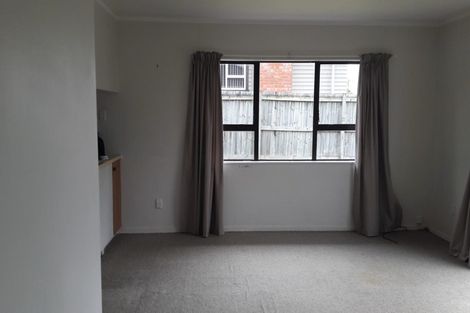 Photo of property in 2/69 Orams Road, Hillpark, Auckland, 2102