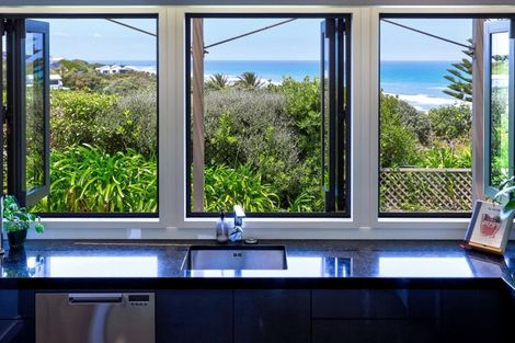 Photo of property in 31 Longbeach Drive, Castlecliff, Whanganui, 4501