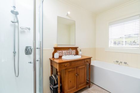 Photo of property in 5 Hook Road, Paparoa, 0571