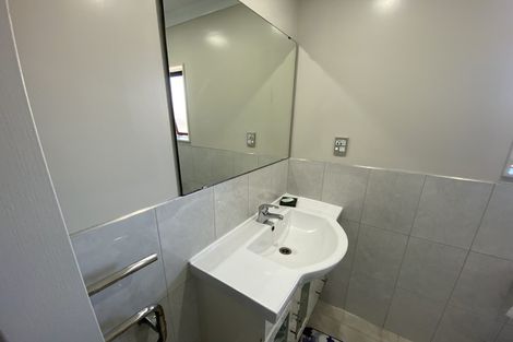 Photo of property in 32 Piper Place, Goodwood Heights, Auckland, 2105