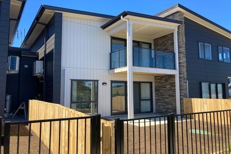 Photo of property in 2/60 Hayfield Way, Karaka, Papakura, 2580