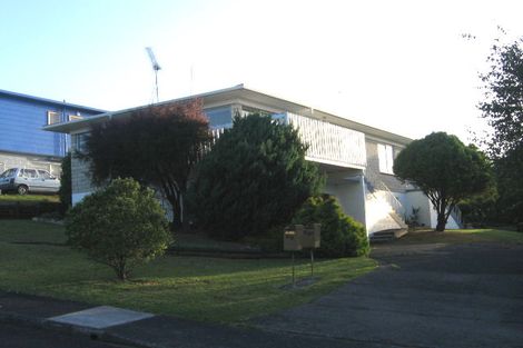 Photo of property in 2/69 Stanaway Street, Hillcrest, Auckland, 0627