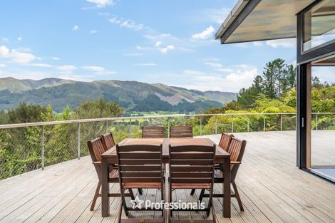 Photo of property in 12 Mount Marua Way, Timberlea, Upper Hutt, 5018
