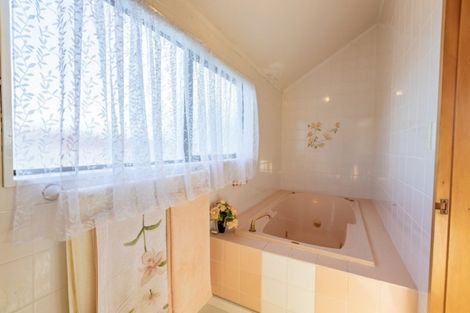 Photo of property in 3 Frimley Terrace, Waikanae Beach, Waikanae, 5036