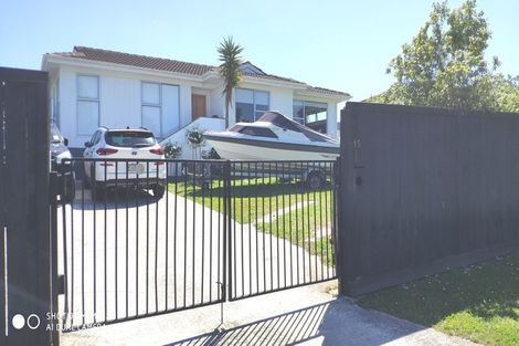 Photo of property in 15 Kelman Road, Kelston, Auckland, 0602