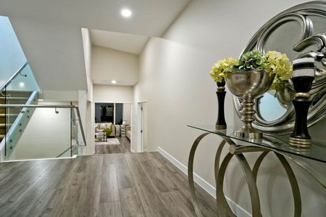 Photo of property in 25 Para Close, Fairview Heights, Auckland, 0632