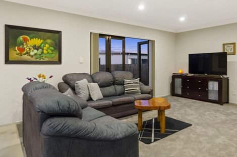 Photo of property in 53 Medallion Drive, Oteha, Auckland, 0632