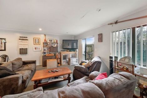 Photo of property in 92b Naylors Drive, Mangere, Auckland, 2022