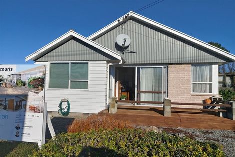 Photo of property in 84 Farquhars Road, Redwood, Christchurch, 8051